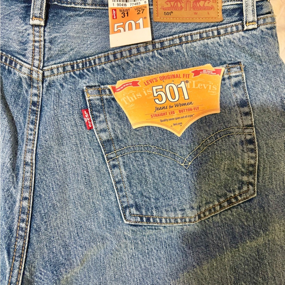 Rugged Classic Levi’s - NWT - Picture 3 of 6